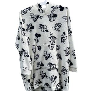 Mickey and friends wearable blanket with pocket